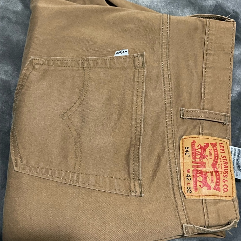 Levi's 541 Athletic Taper Fit 42x32 brown